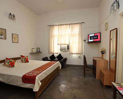 Delhi Parsi Dharamshala-Deluxe Room